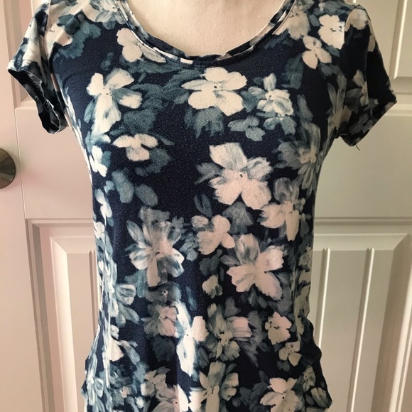 Simply Vera Vera Wang Blue Floral Short Sleeve Tee - Picture 2 of 4
